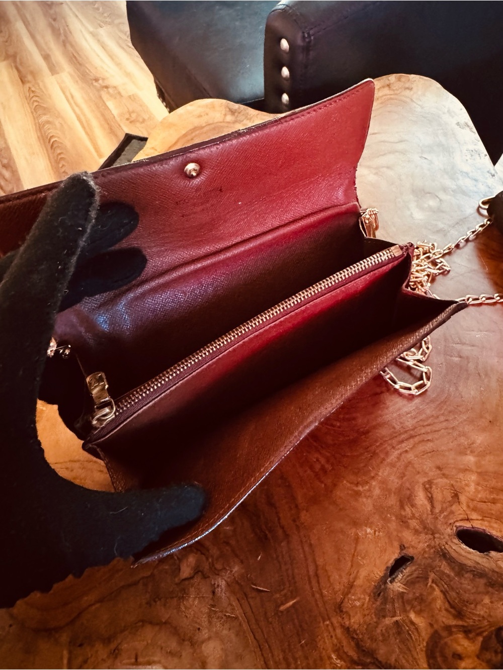 Just in 🔥 Louis Vuitton Sarah wallet vintage converted Crossbody - Picture 9 of 16